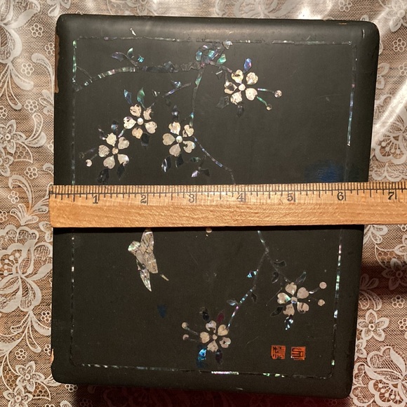 VTG ASIAN BLACK LACQUER JEWEL BOX w/MOP inlaid. $39 - Picture 5 of 12